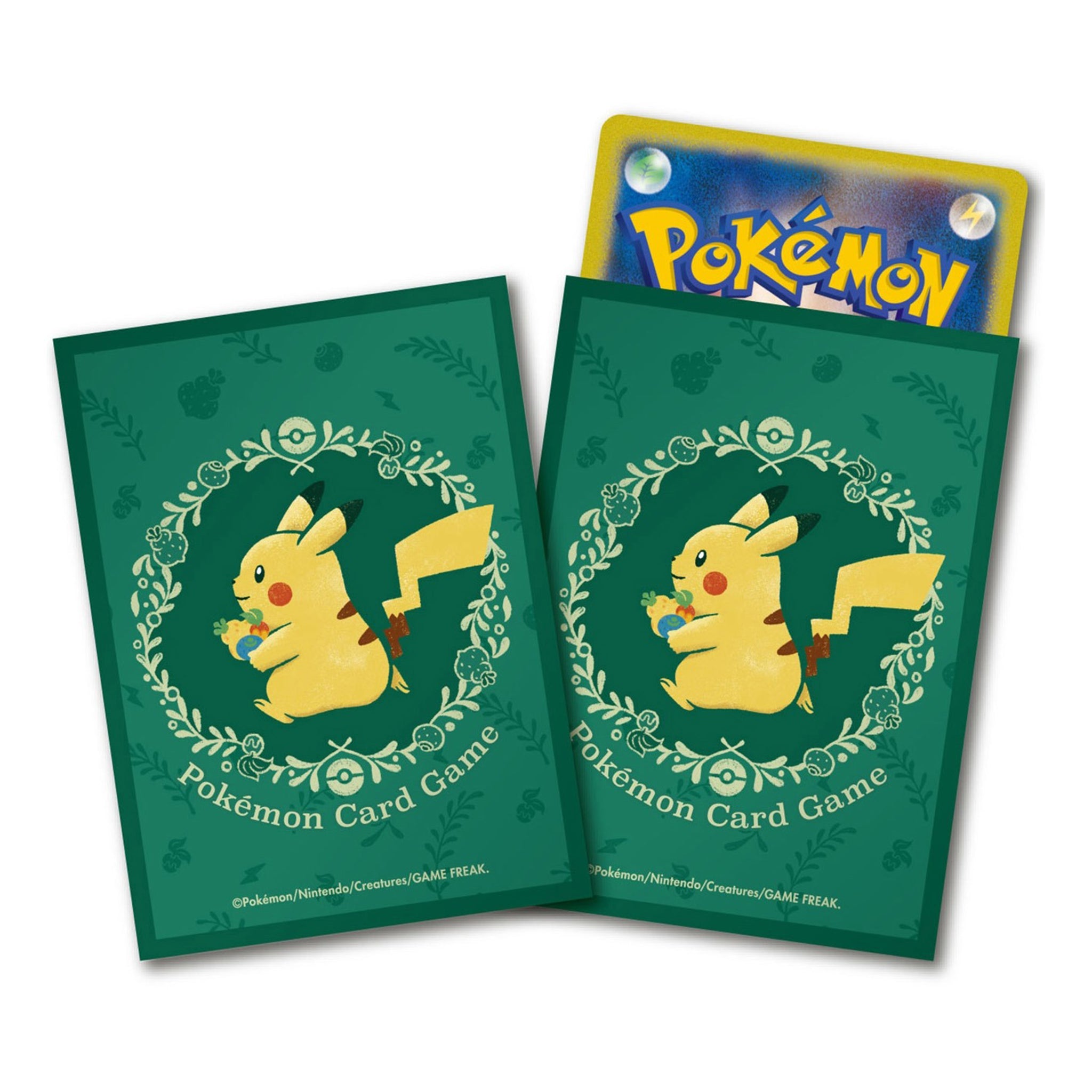Pokémon Center Sleeves - Pikachu mit Beeren